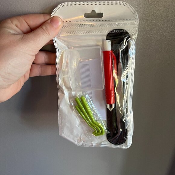 Tick Removal Tool Kit Dog Cat Pet NEW - Picture 1 of 3